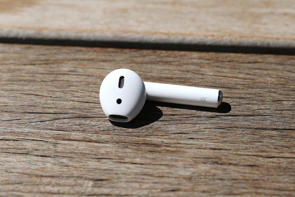 AirPods (2nd Generation) Wireless Ear Buds